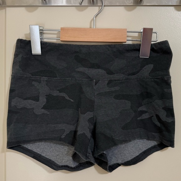 TNA Shorts - Camo Shortie - Picture 1 of 2